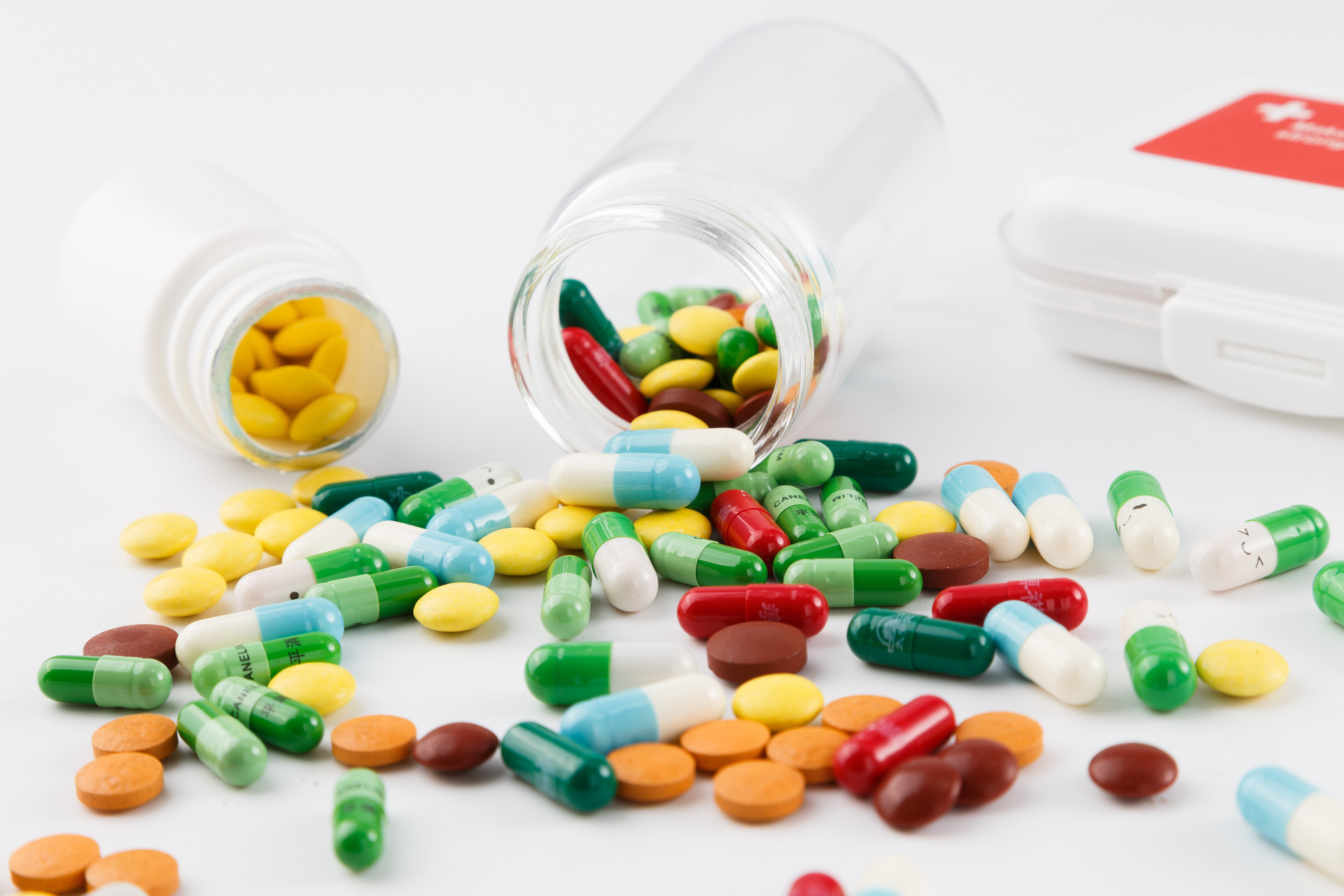 摄图网_500217212_banner_各种颜色彩色的药片和胶囊（企业商用）.jpg