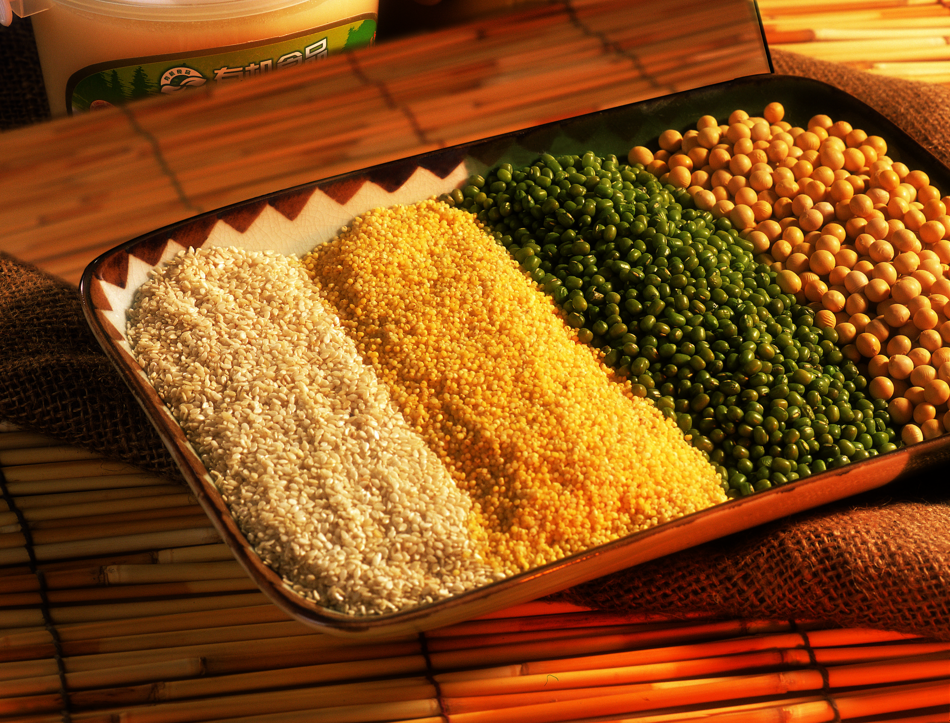 摄图网_500473177_banner_绿豆小米（企业商用）.jpg