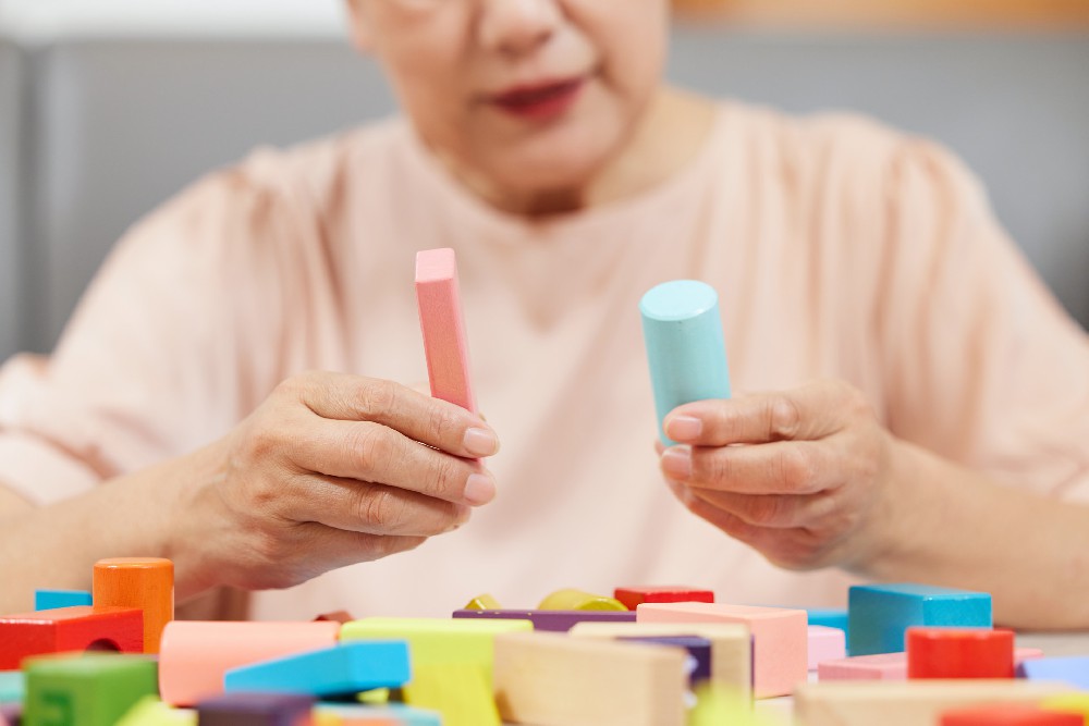 摄图网_506948242_banner_患有老年痴呆的女性概念（企业商用）.jpg